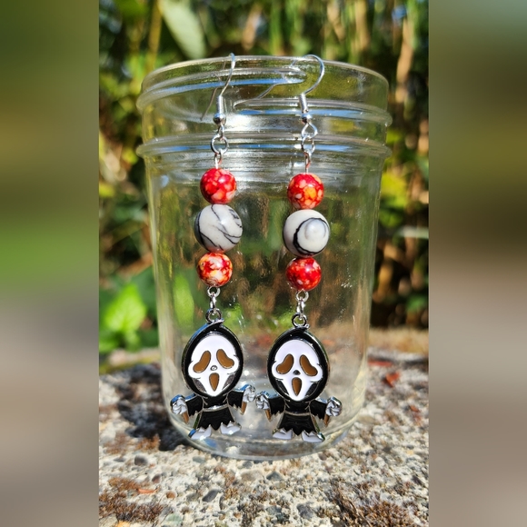 🥳SALE🥳Halloween SCREAM dangles - Picture 8 of 11
